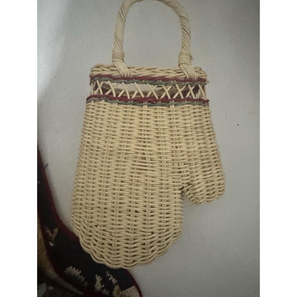 Rare Vintage Wicker Mitten Basket Christmas Winter Rattan CLASSIC - Picture 2 of 3